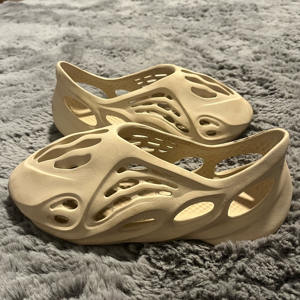 Yeezy Foam RNR Desert Sand Size 38 EU